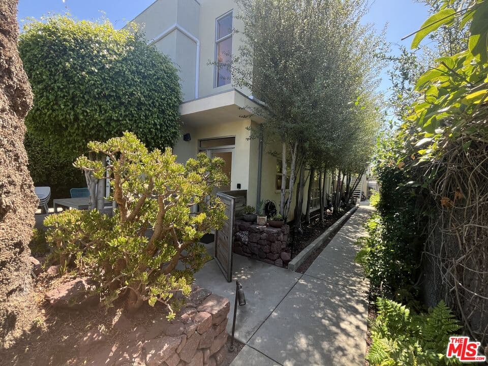 2 bd, 3 ba Apartment in Venice, CA — $8,250/mo — photo 2
