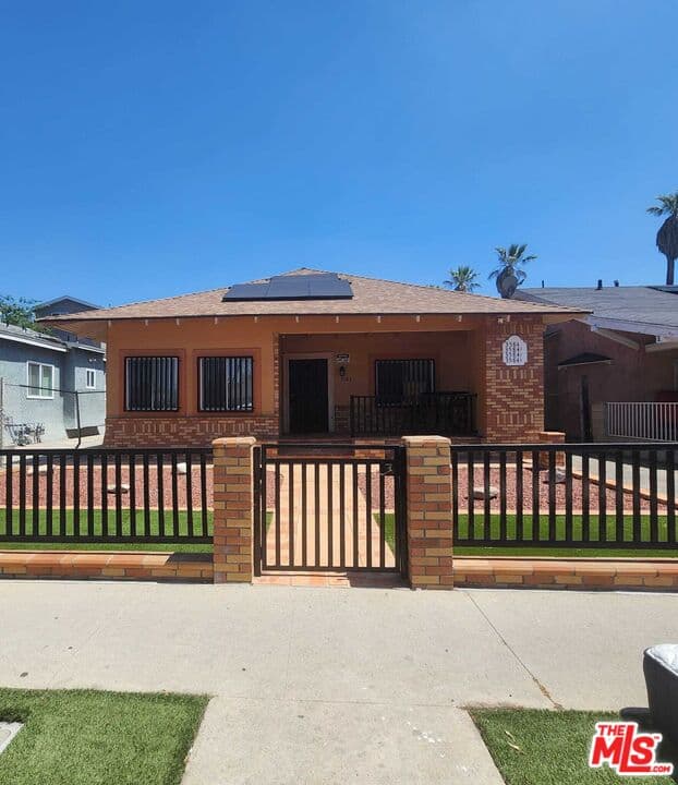 5 bd, 5 ba House in Los Angeles, CA — $5,975/mo — photo 2
