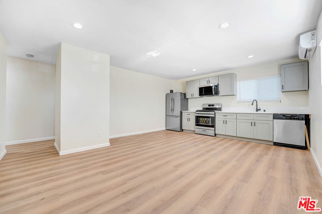 3 bd, 2 ba House in San Fernando, CA — $3,500/mo — photo 2