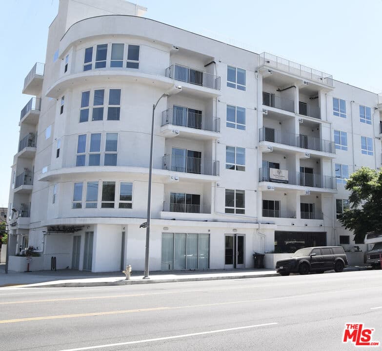 2 bd, 1 ba Apartment in Van Nuys, CA — $2,795/mo — photo 1