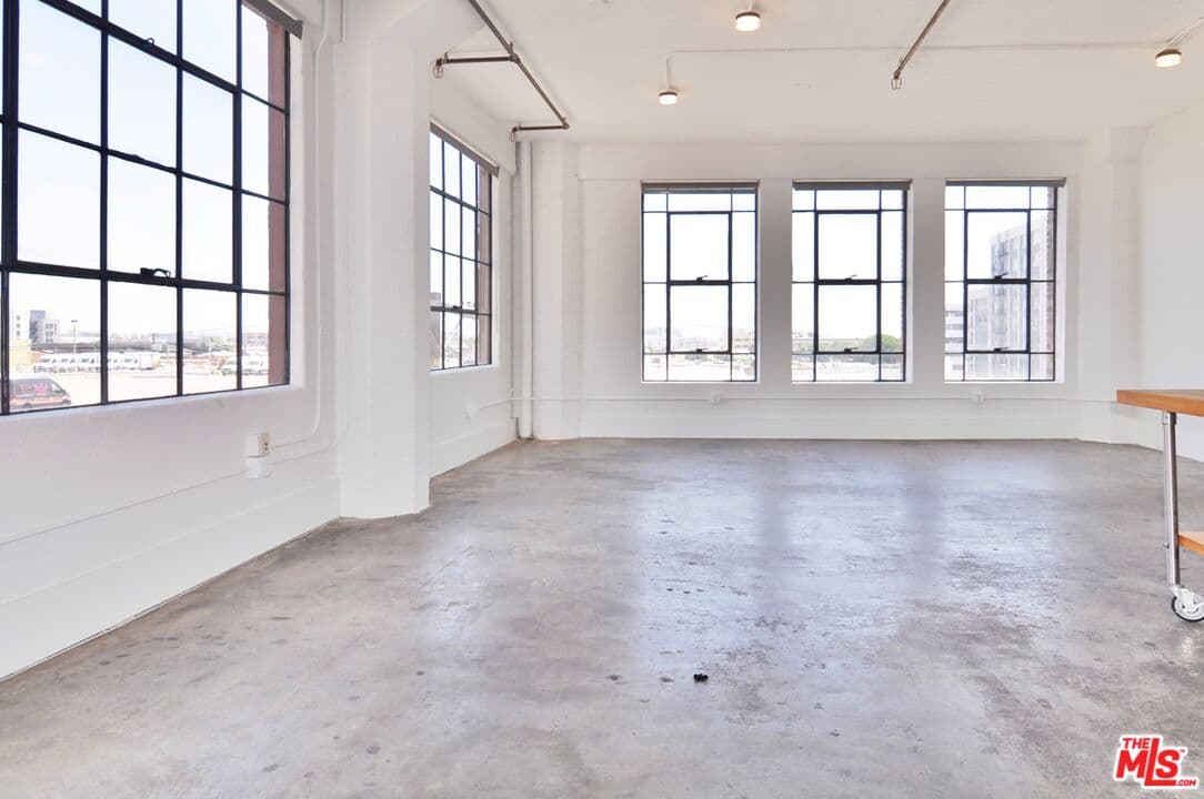 Studio, 1 ba Condo in Los Angeles, CA — $2,800/mo — photo 2