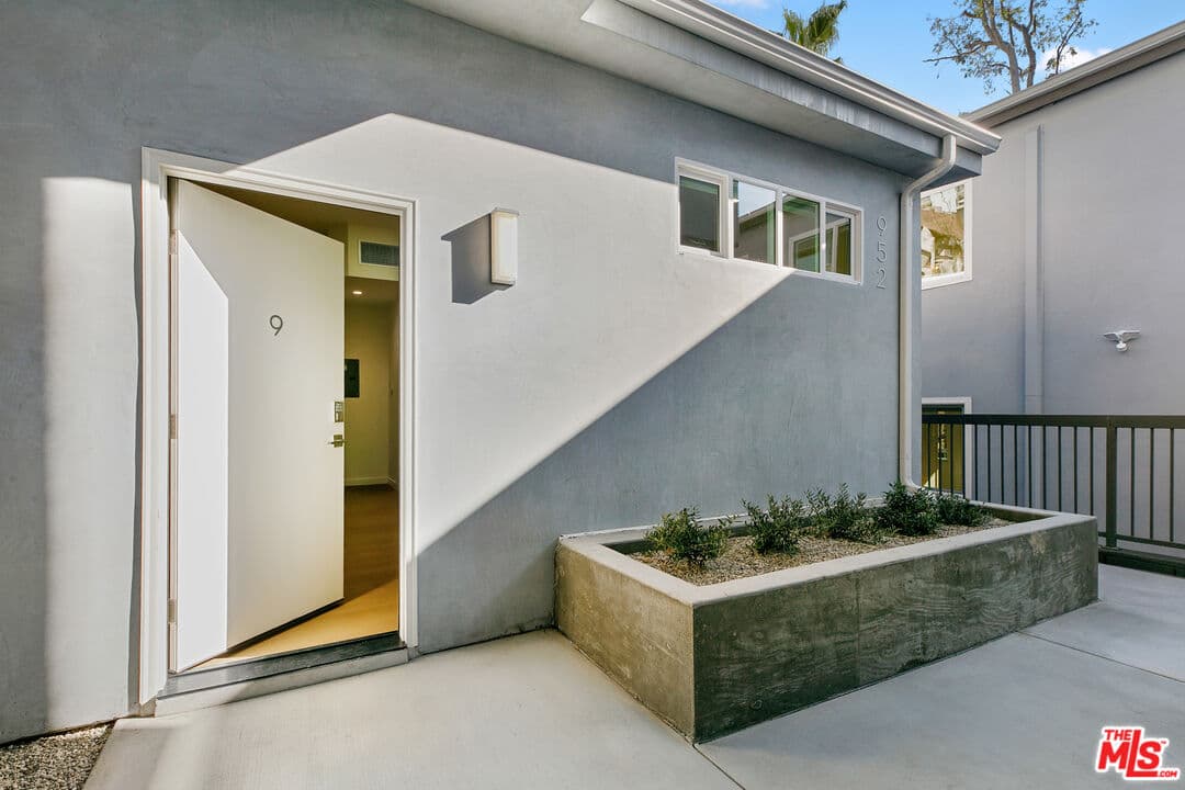 1 bd, 1 ba Apartment in West Hollywood, CA — $3,050/mo — photo 2