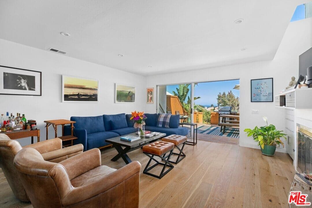 2 bd, 2 ba Condo in Malibu, CA — $5,500/mo — photo 2