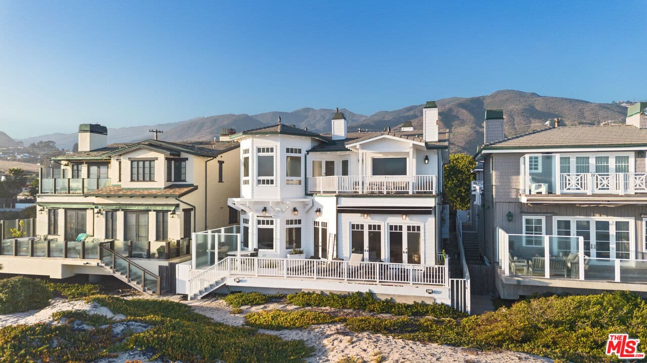 5 bd, 5 ba House in Malibu, CA — $50,000/mo — photo 2