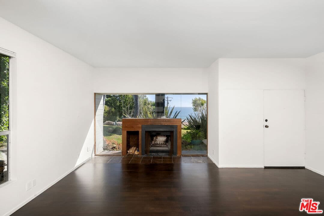2 bd, 3 ba Townhouse in Malibu, CA — $6,500/mo — photo 2