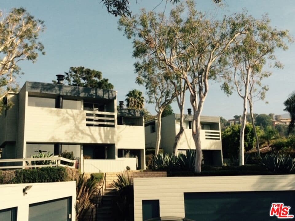 2 bd, 3 ba Townhouse in Malibu, CA — $6,500/mo — photo 1