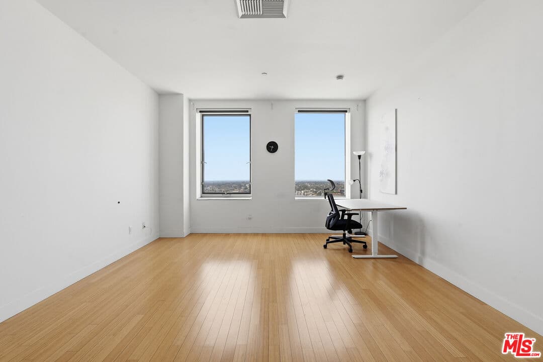 1 bd, 1 ba Apartment in Los Angeles, CA — $2,400/mo — photo 2