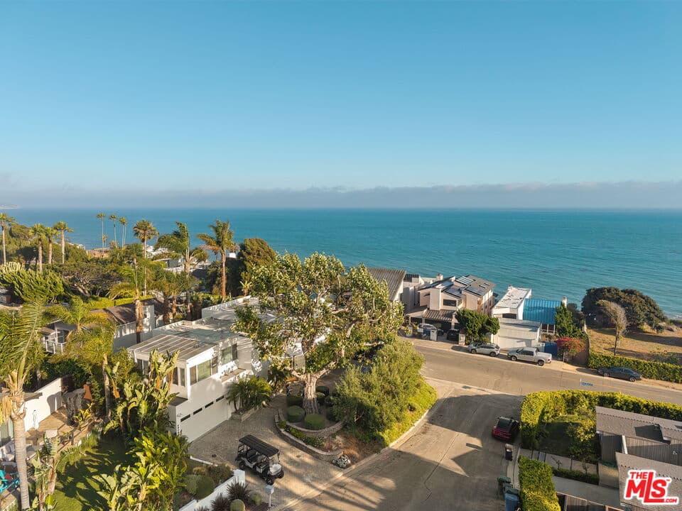 5 bd, 5 ba House in Malibu, CA — $17,500/mo — photo 1