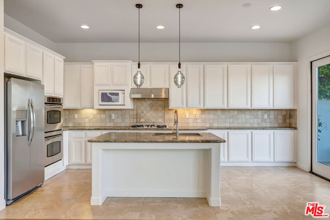4 bd, 3 ba House in Calabasas, CA — $8,500/mo — photo 2