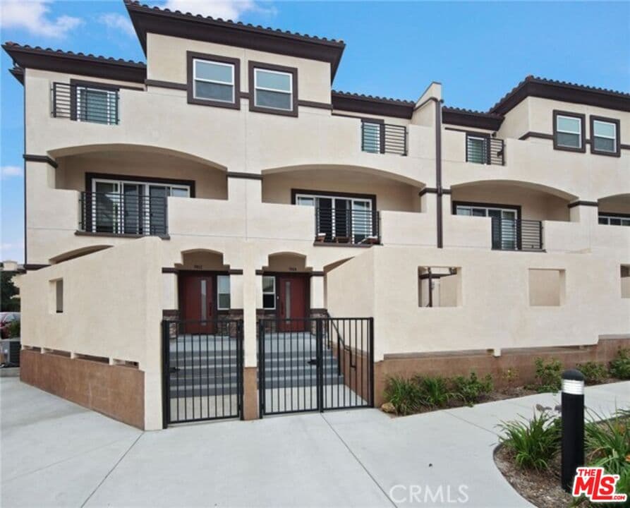 4 bd, 4 ba Condo in Thousand Oaks, CA — $5,500/mo — photo 1