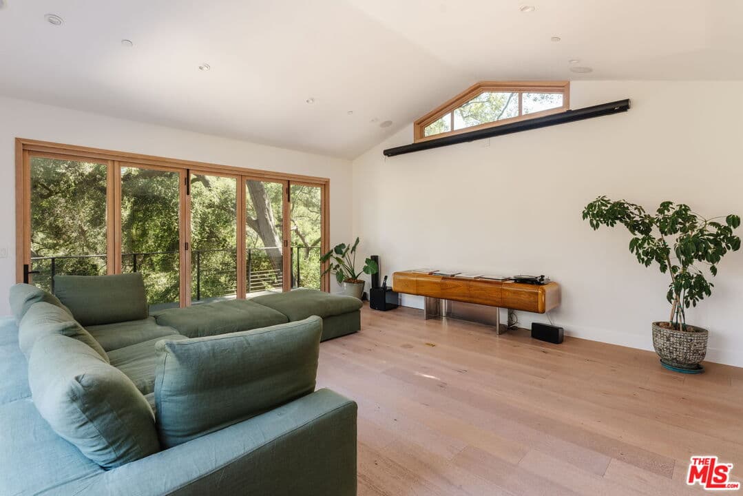 3 bd, 3 ba House in Topanga, CA — $11,000/mo — photo 2