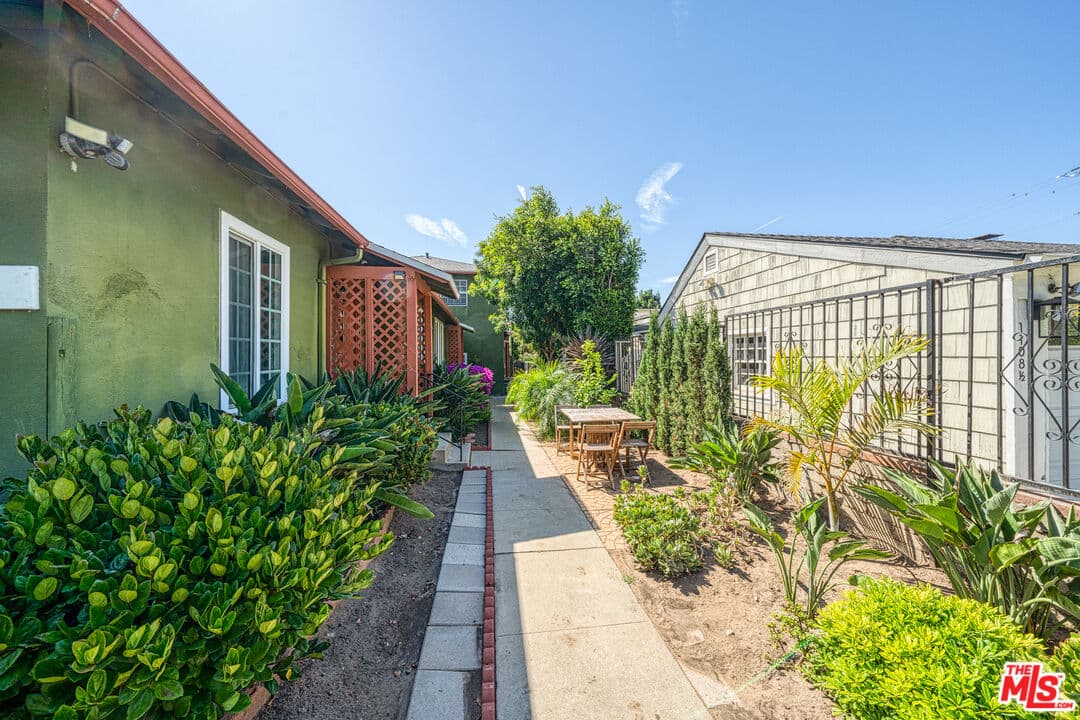 2 bd, 1 ba Townhouse in Santa Monica, CA — $3,800/mo — photo 1
