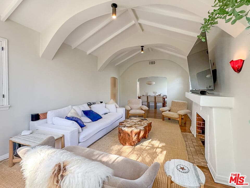 3BR House in Los Angeles — $13,499/mo