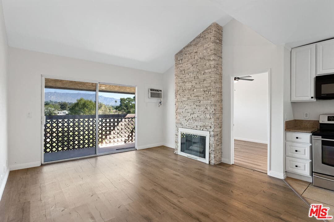 2 bd, 2 ba Condo in Los Angeles, CA — $2,980/mo — photo 1