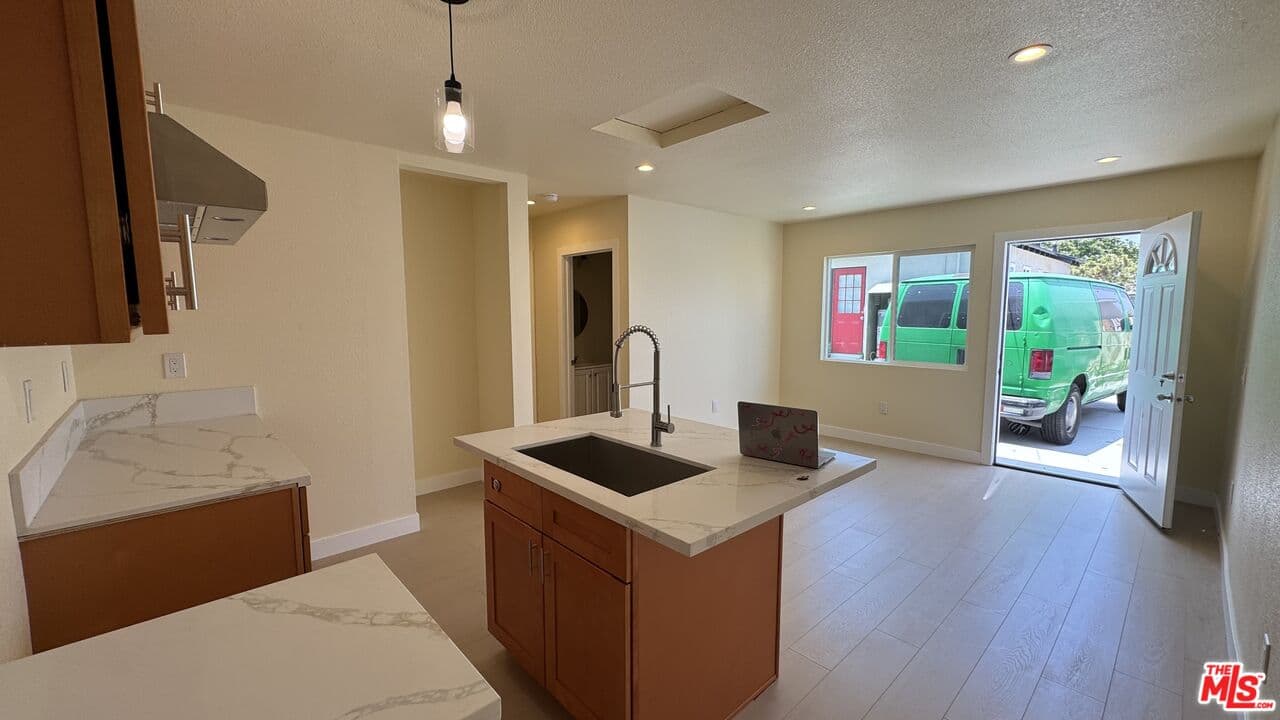 1 bd, 1 ba House in Los Angeles, CA — $1,950/mo — photo 2