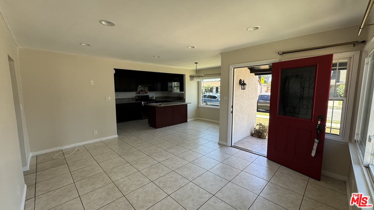 3 bd, 1 ba House in Bellflower, CA — $3,550/mo — photo 2
