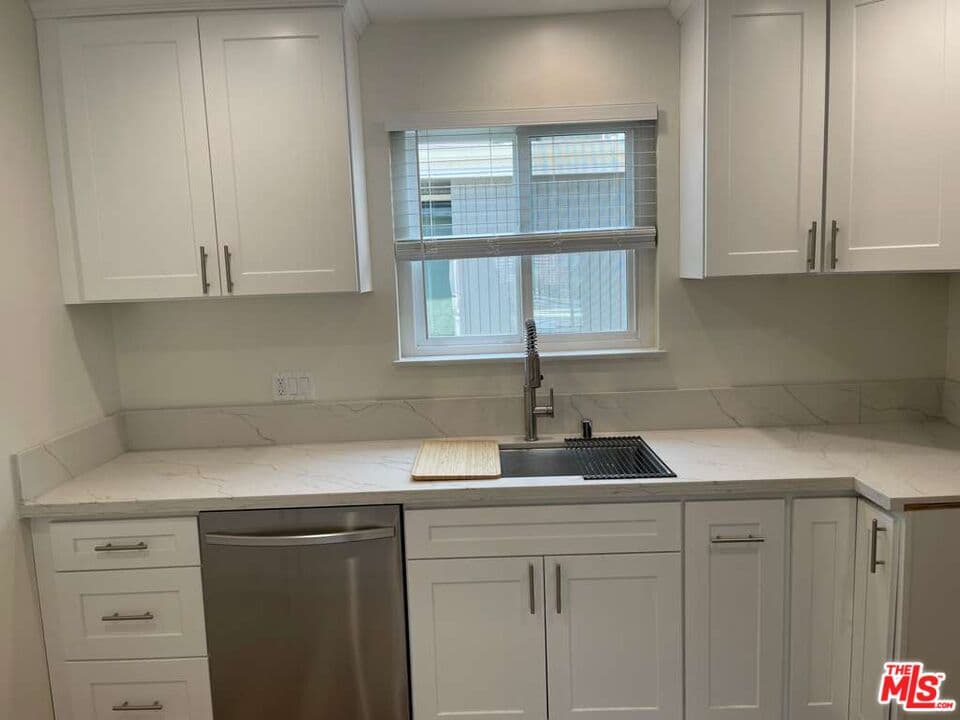 2 bd, 1 ba Apartment in Santa Monica, CA — $2,800/mo — photo 2