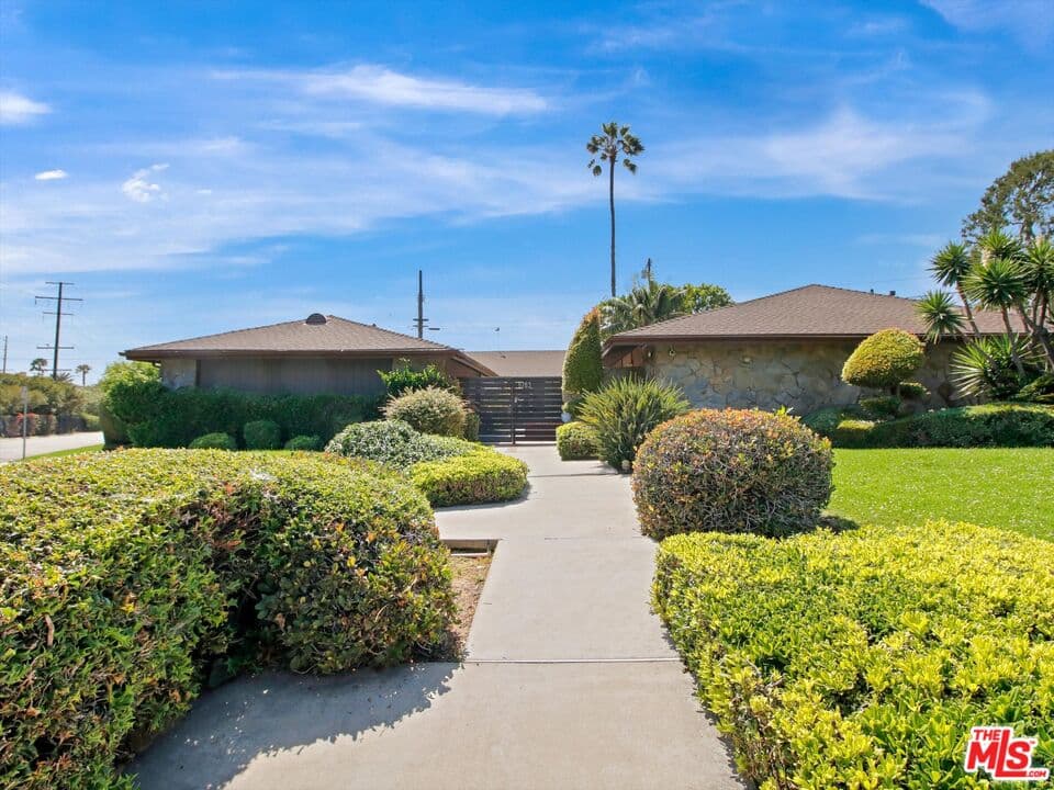 4 bd, 3 ba House in Los Angeles, CA — $8,950/mo — photo 1