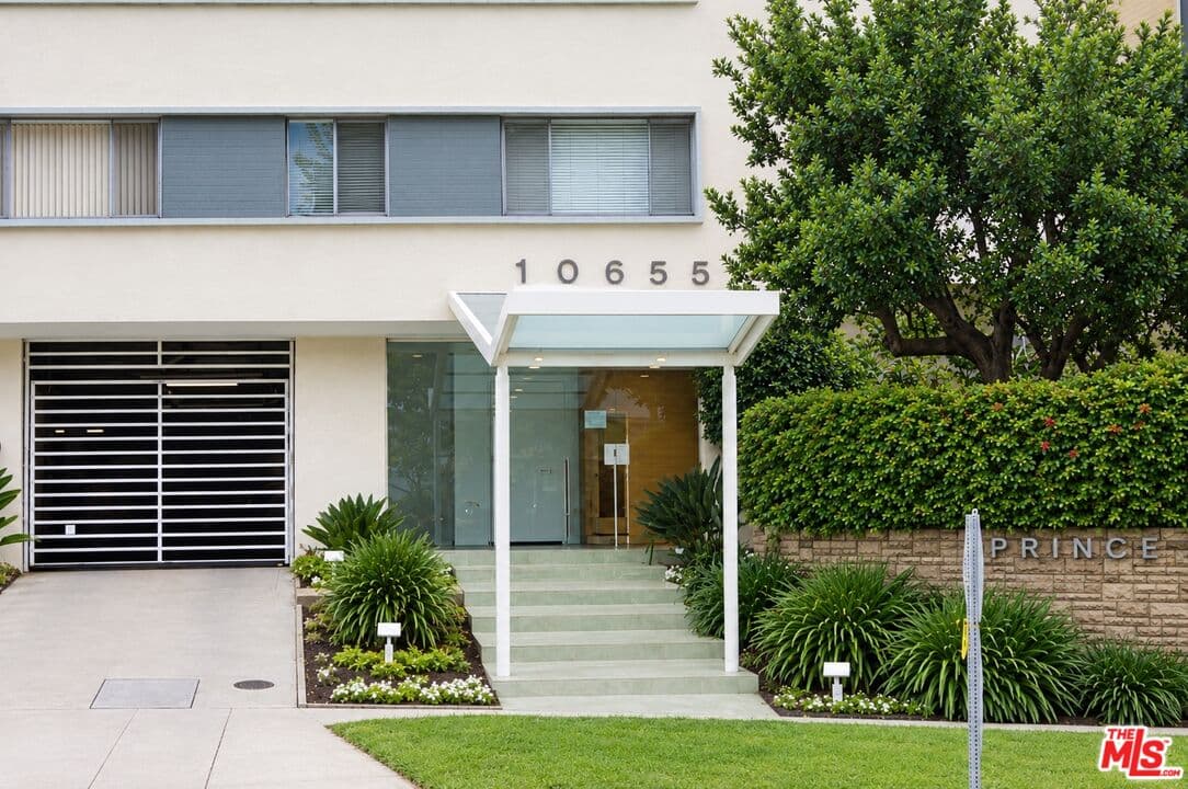 2 bd, 2 ba Apartment in Los Angeles, CA — $4,000/mo — photo 2