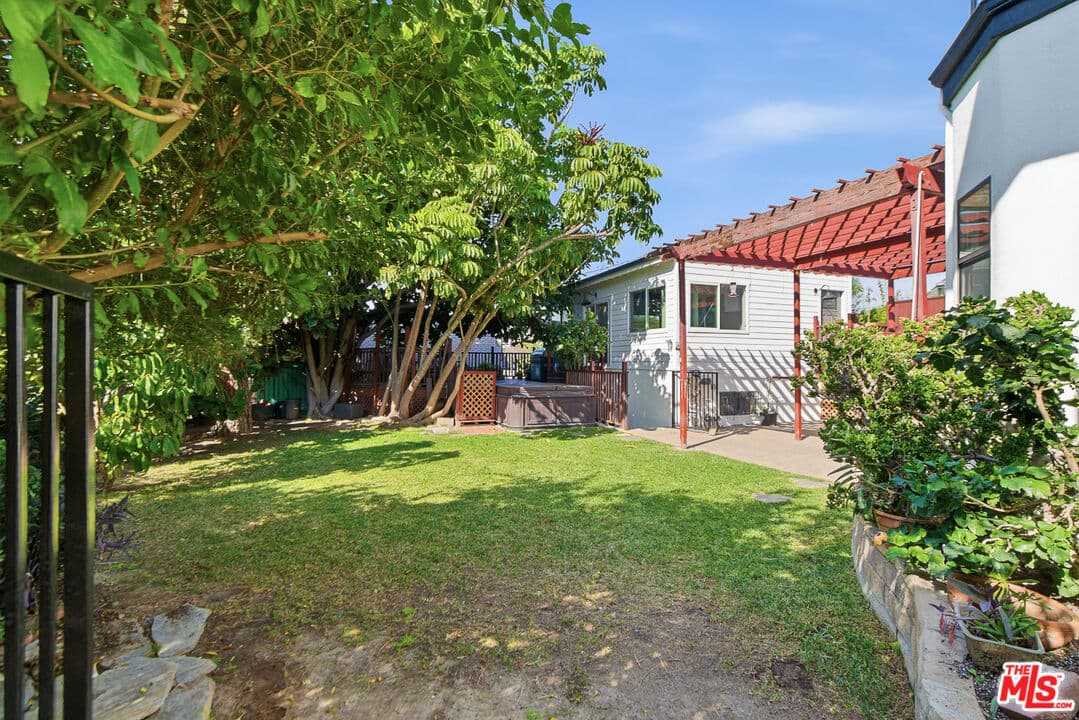 Studio, 1 ba House in Los Angeles, CA — $2,850/mo — photo 2
