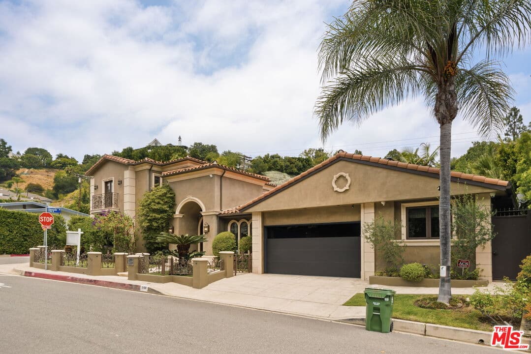 6 bd, 6 ba House in Beverly Hills, CA — $18,495/mo — photo 2