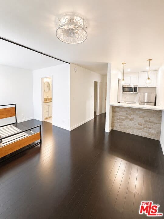 Studio, 1 ba Condo in Los Angeles, CA — $1,950/mo — photo 2