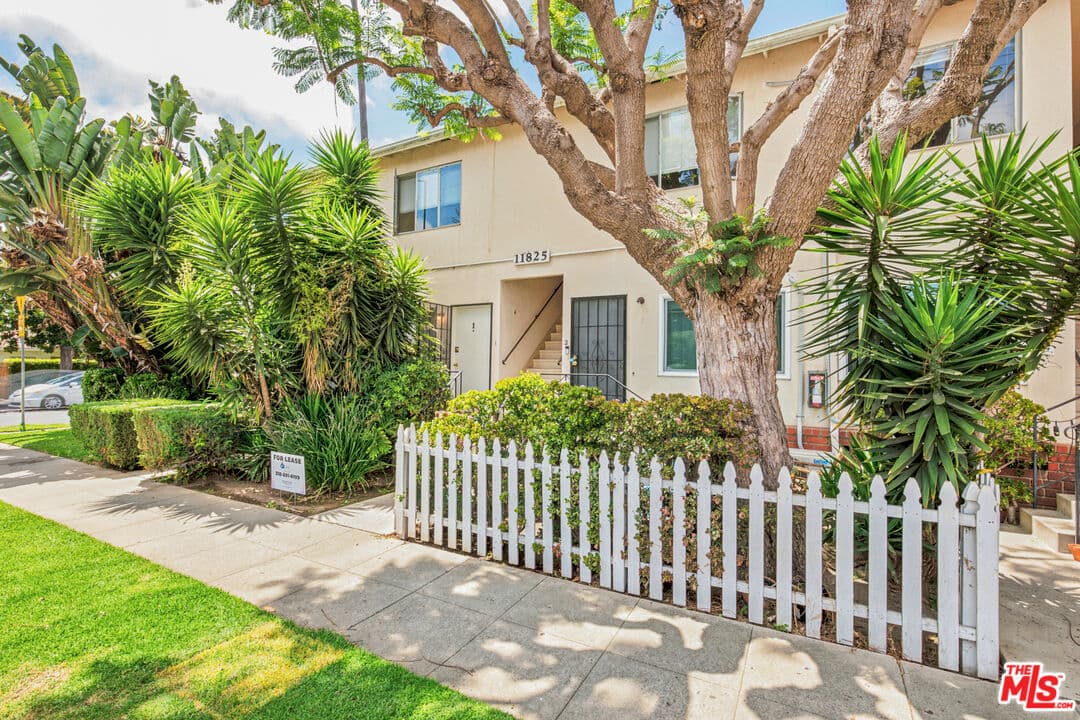 1 bd, 1 ba Apartment in Los Angeles, CA — $2,600/mo — photo 1