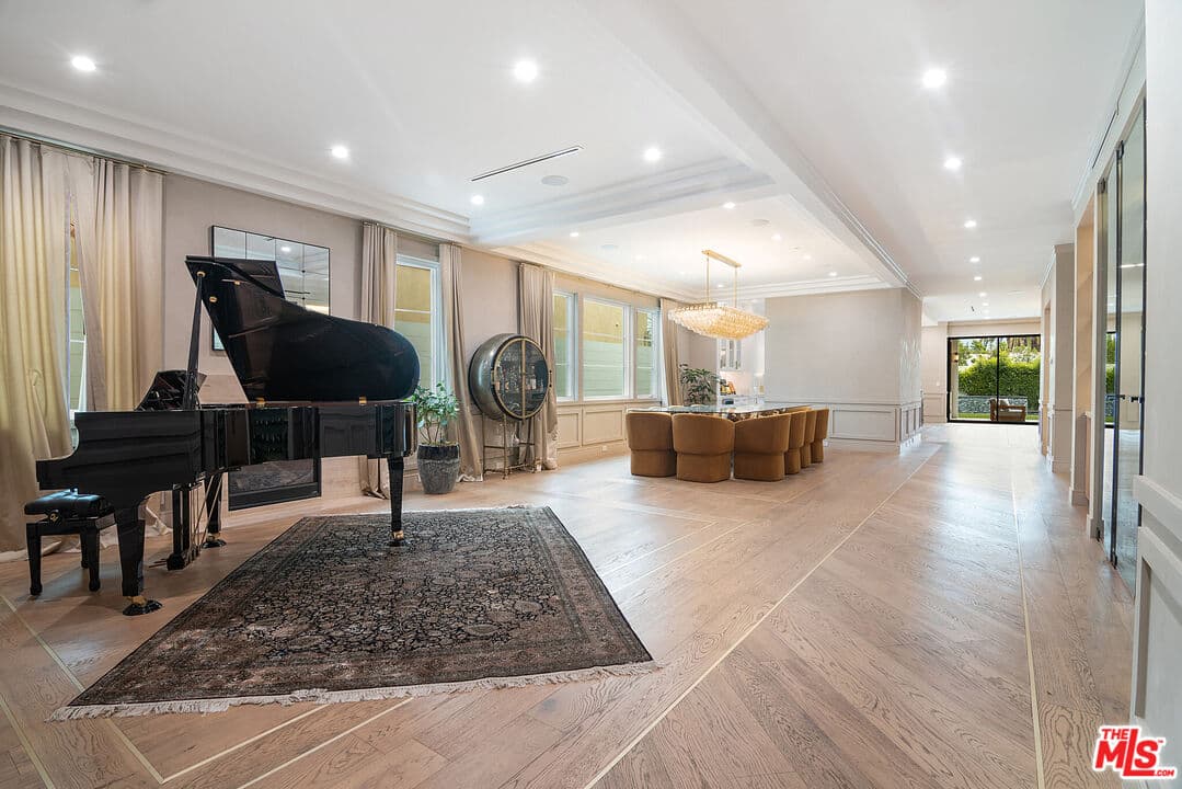 5 bd, 7 ba House in Los Angeles, CA — $25,999/mo — photo 2