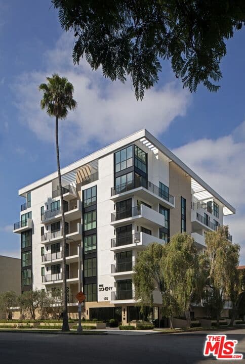 1 bd, 2 ba Townhouse in Los Angeles, CA — $5,400/mo — photo 2