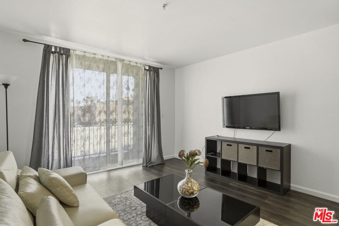 2 bd, 2 ba Condo in Los Angeles, CA — $3,200/mo — photo 1