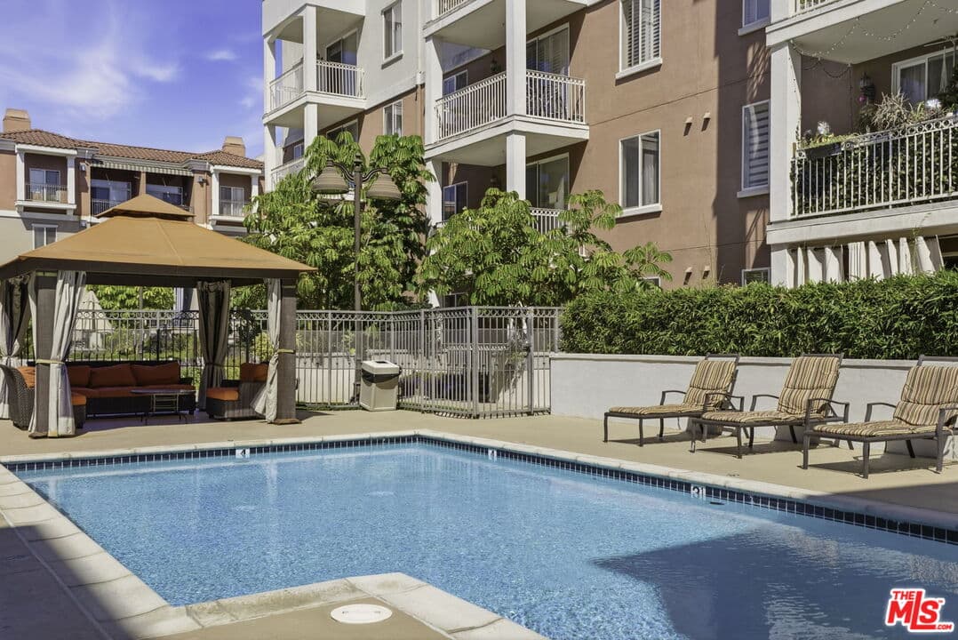 2 bd, 2 ba Condo in Los Angeles, CA — $3,200/mo — photo 2