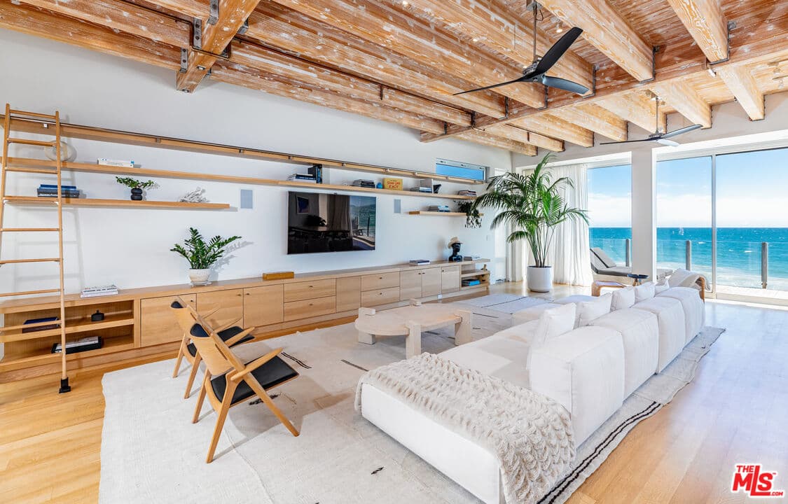 4 bd, 5 ba House in Malibu, CA — $200,000/mo — photo 2