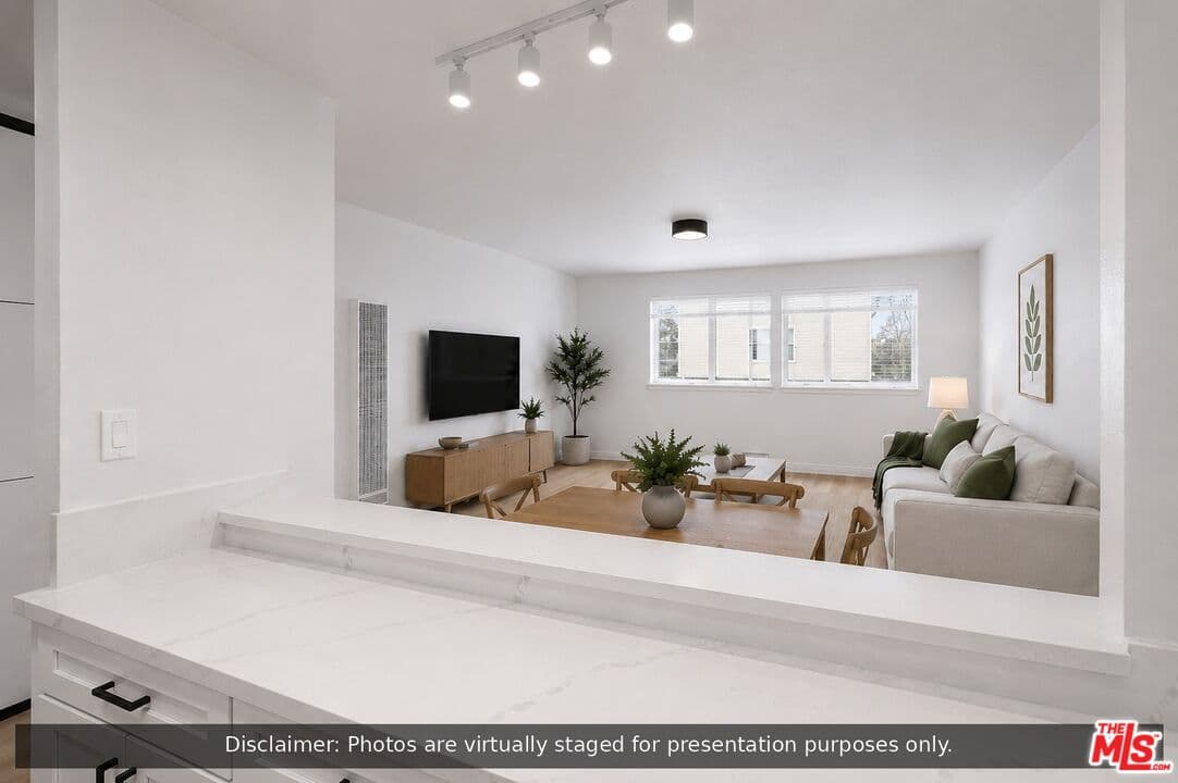 2BR Townhouse in Los Angeles β $2,395/mo