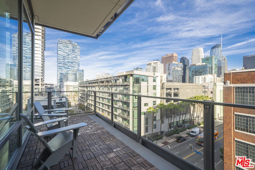 2 bd, 3 ba Condo in Los Angeles, CA — $4,995/mo — photo 2