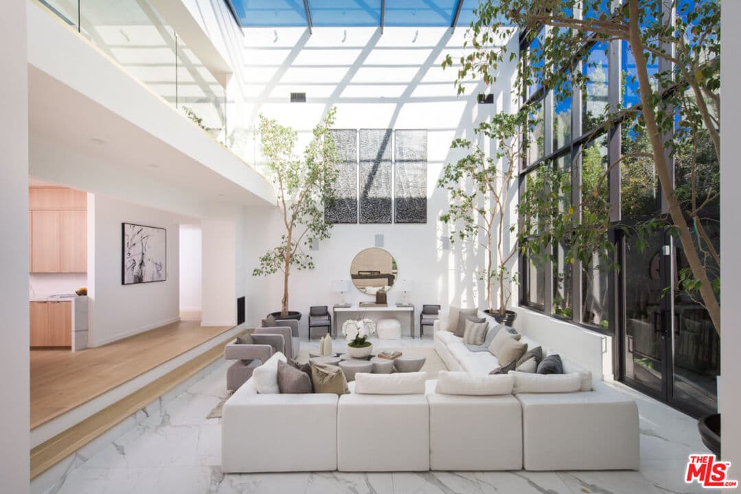 6 bd, 7 ba House in Los Angeles, CA — $29,995/mo — photo 1