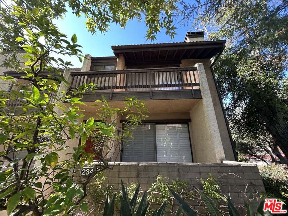 4 bd, 3 ba Condo in Woodland Hills, CA — $4,295/mo — photo 1