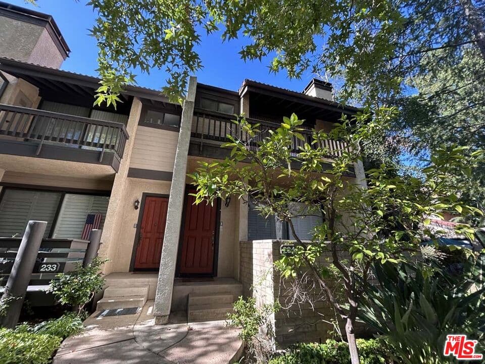 4 bd, 3 ba Condo in Woodland Hills, CA — $4,295/mo — photo 2
