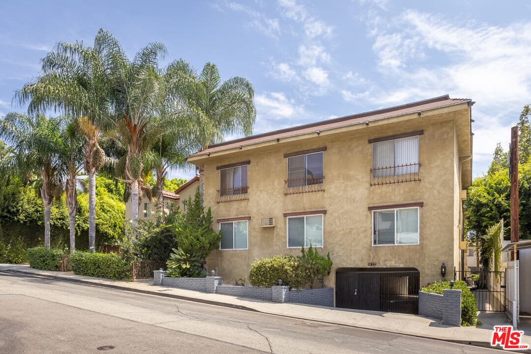 1 bd, 1 ba Apartment in West Los Angeles, CA — $2,395/mo — photo 1