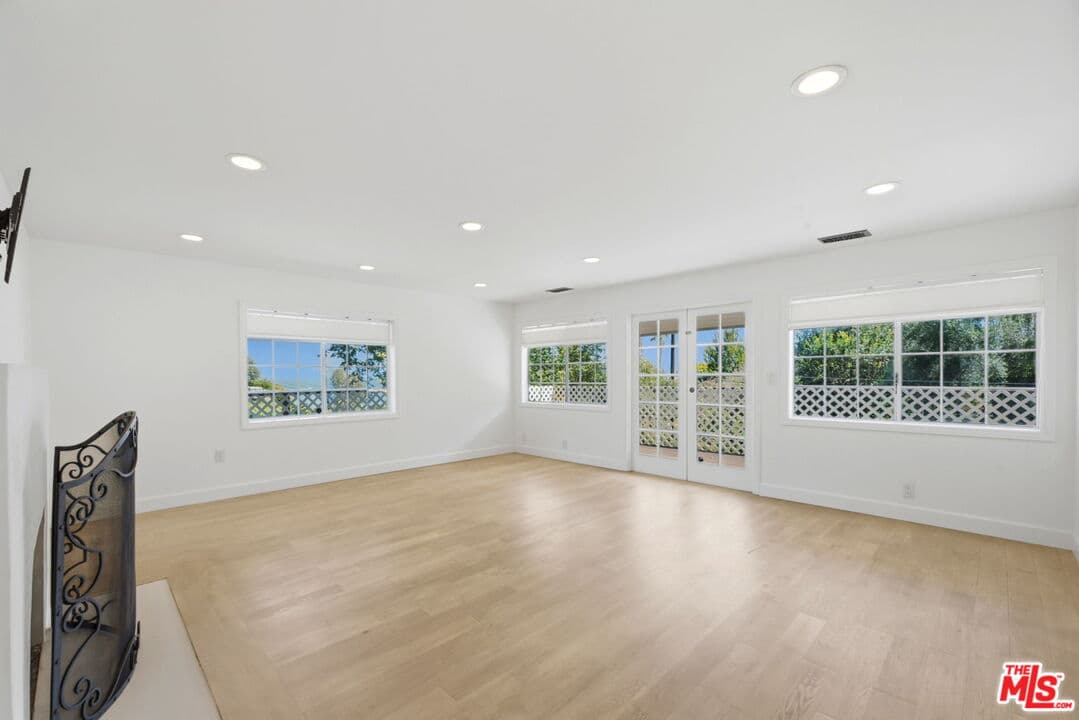 2 bd, 2 ba House in Malibu, CA — $7,995/mo — photo 2