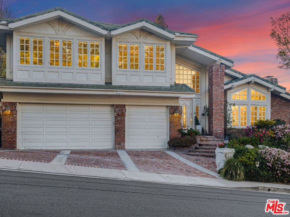 5 bd, 5 ba Townhouse in Woodland Hills, CA — $11,000/mo — photo 1