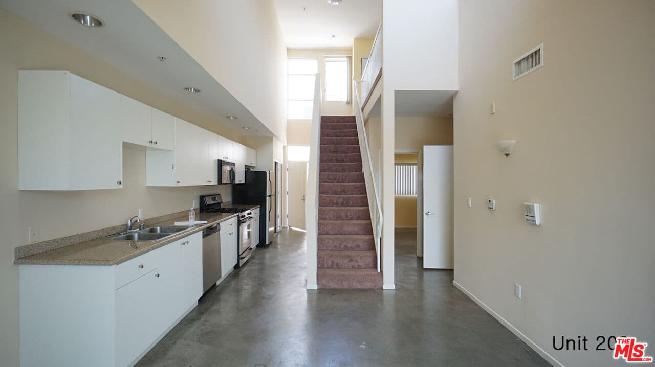 3 bd, 2 ba Apartment in Los Angeles, CA — $2,900/mo — photo 1