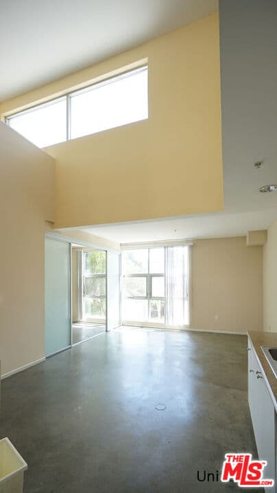 3 bd, 2 ba Apartment in Los Angeles, CA — $2,900/mo — photo 2