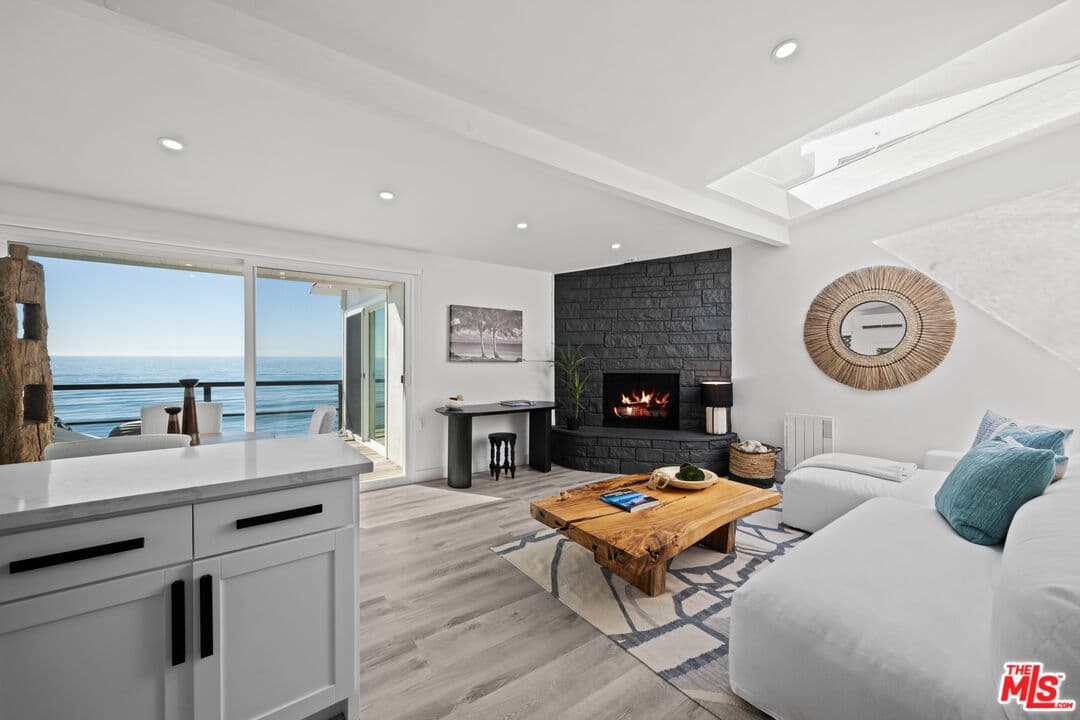 2 bd, 2 ba Apartment in Malibu, CA — $10,250/mo — photo 1
