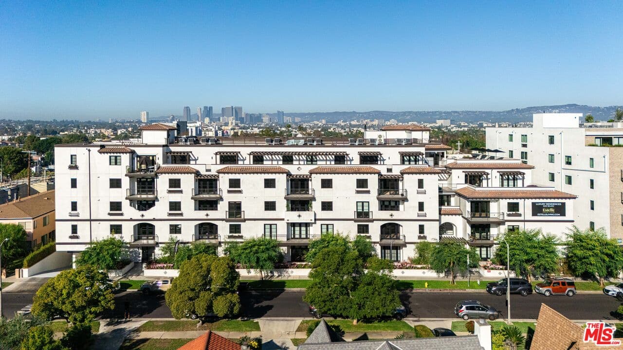 2BR Apartment in Los Angeles β $6,195/mo