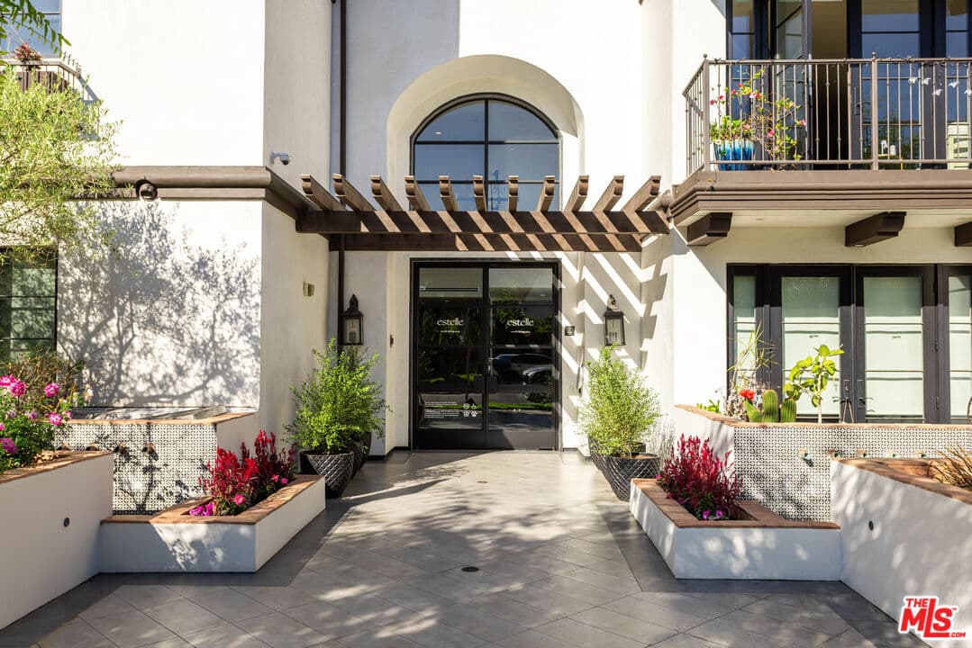 3 bd, 3 ba Apartment in Los Angeles, CA — $6,345/mo — photo 1