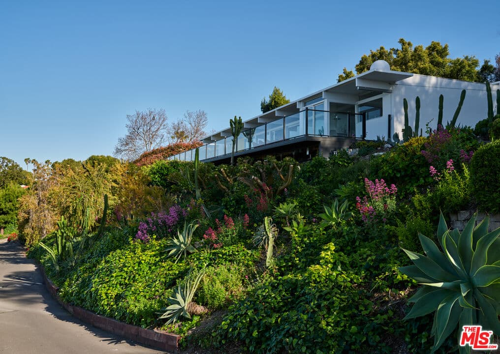 5 bd, 5 ba House in Palos Verdes Peninsula, CA — $15,000/mo — photo 2
