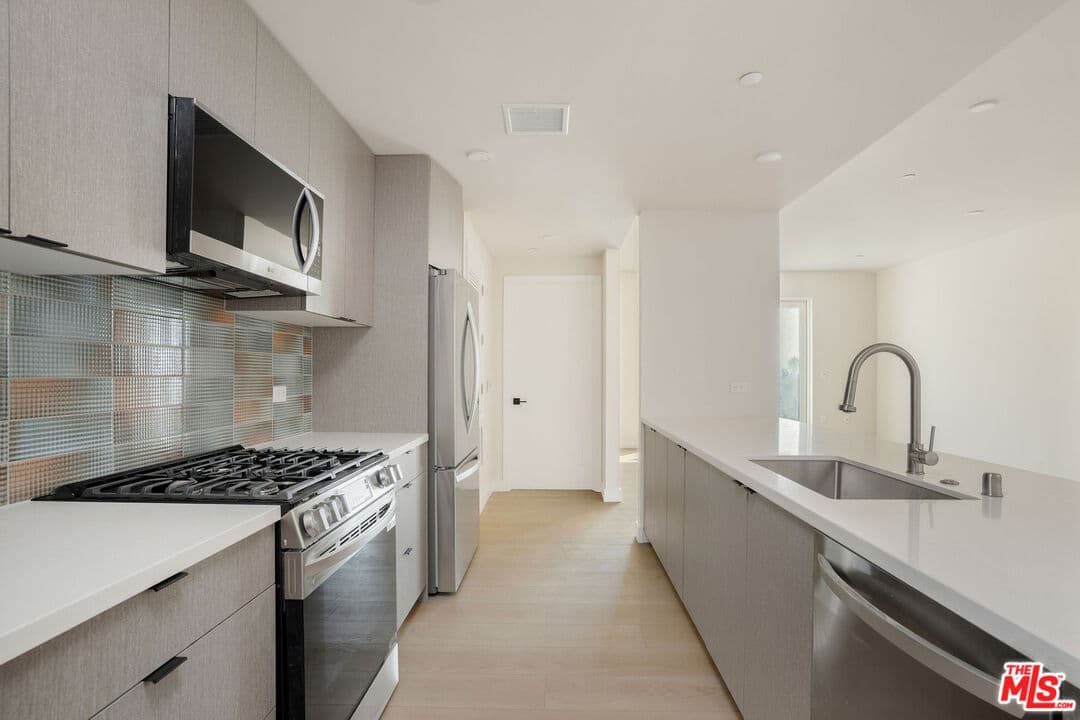 2 bd, 3 ba Apartment in North Hollywood, CA — $3,445/mo — photo 2
