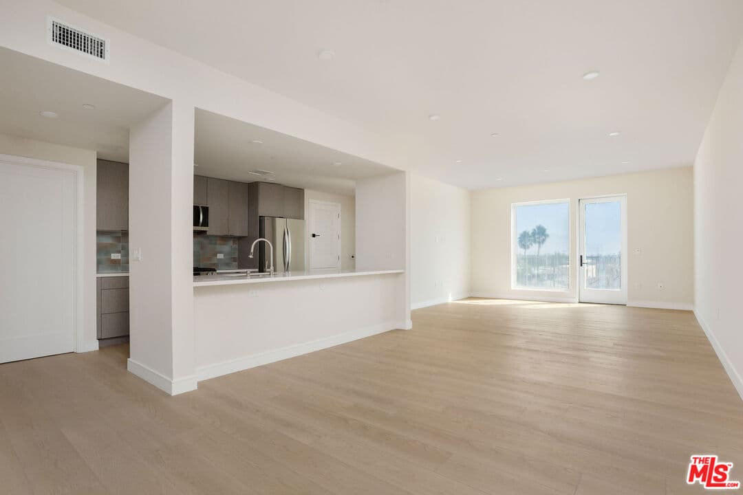 2 bd, 2 ba Apartment in North Hollywood, CA — $3,745/mo — photo 2