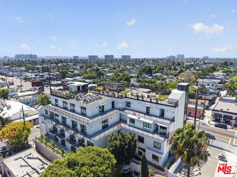 3 bd, 3 ba Townhouse in Venice, CA — $7,792/mo — photo 1