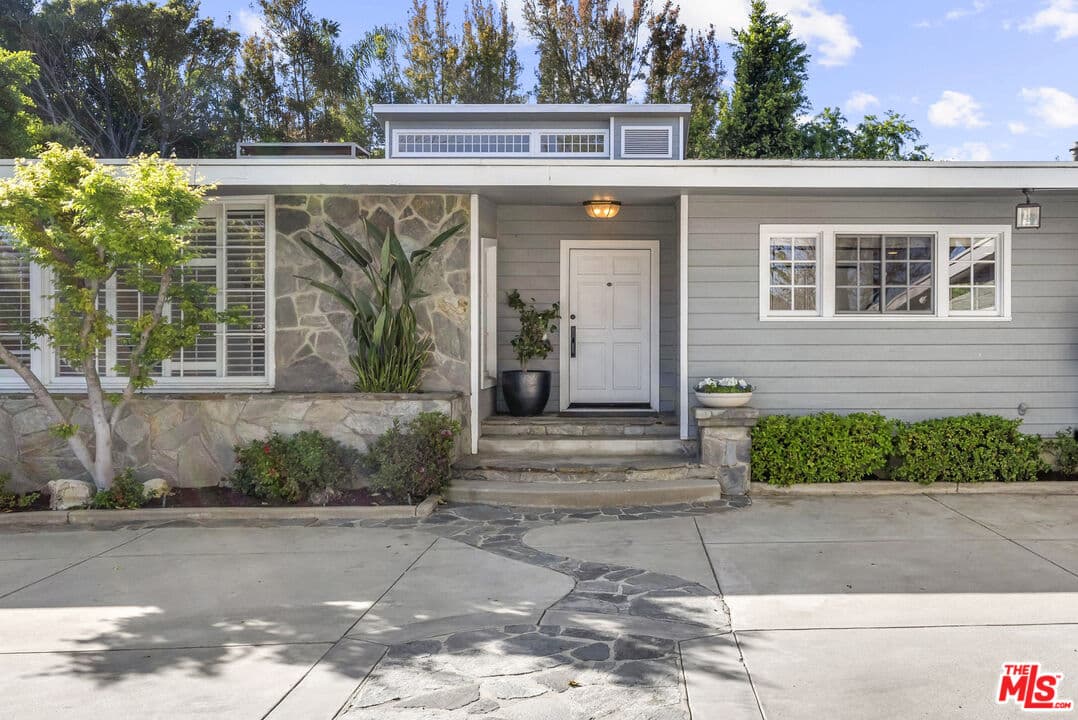 6 bd, 5 ba House in Pacific Palisades, CA — $24,500/mo — photo 2